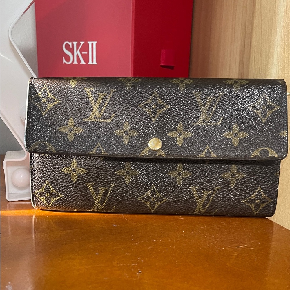 Louis Vuitton Black and Gold Monogram Wallet (Preloved)